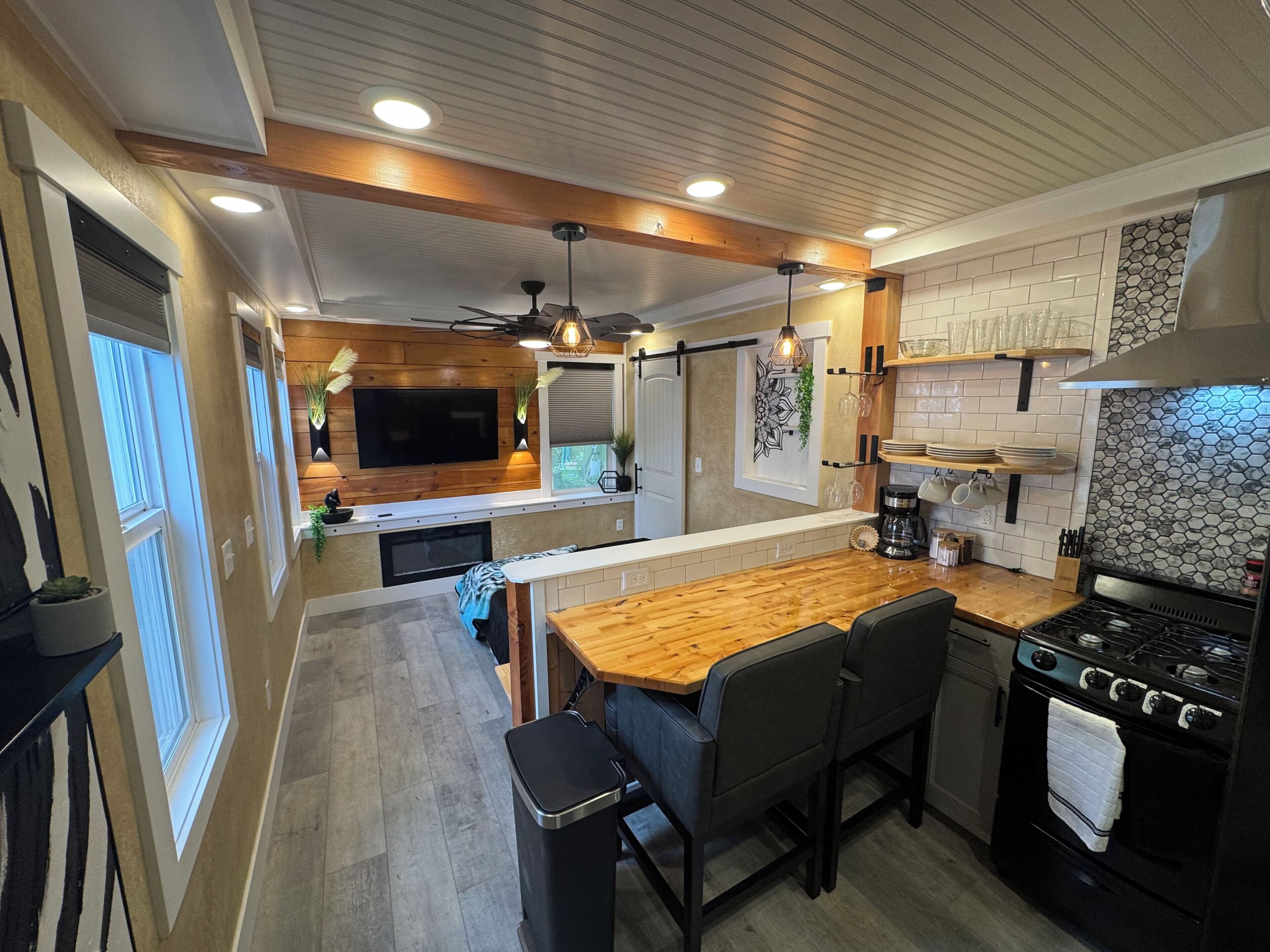 Walkable Modern Furnished DT Studio Near UM