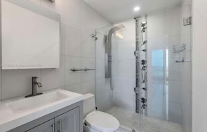 Bathroom - The fantasy (Miami)