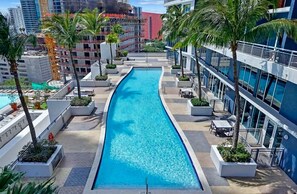 Pool - The fantasy (Miami)
