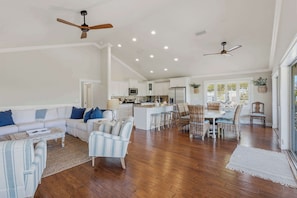 TV - The Salty Fern | Pool | Steps to Beach | Golf Cart (Anna Maria)
