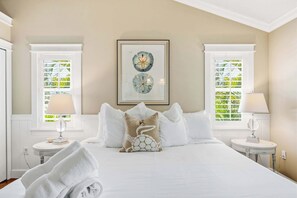 Iron/ironing board, travel cot, WiFi, bed sheets - The Salty Fern | Pool | Steps to Beach | Golf Cart (Anna Maria)
