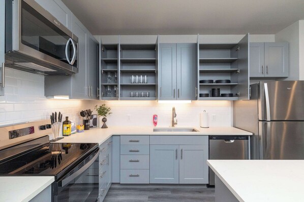 Fridge, microwave, oven, stovetop
