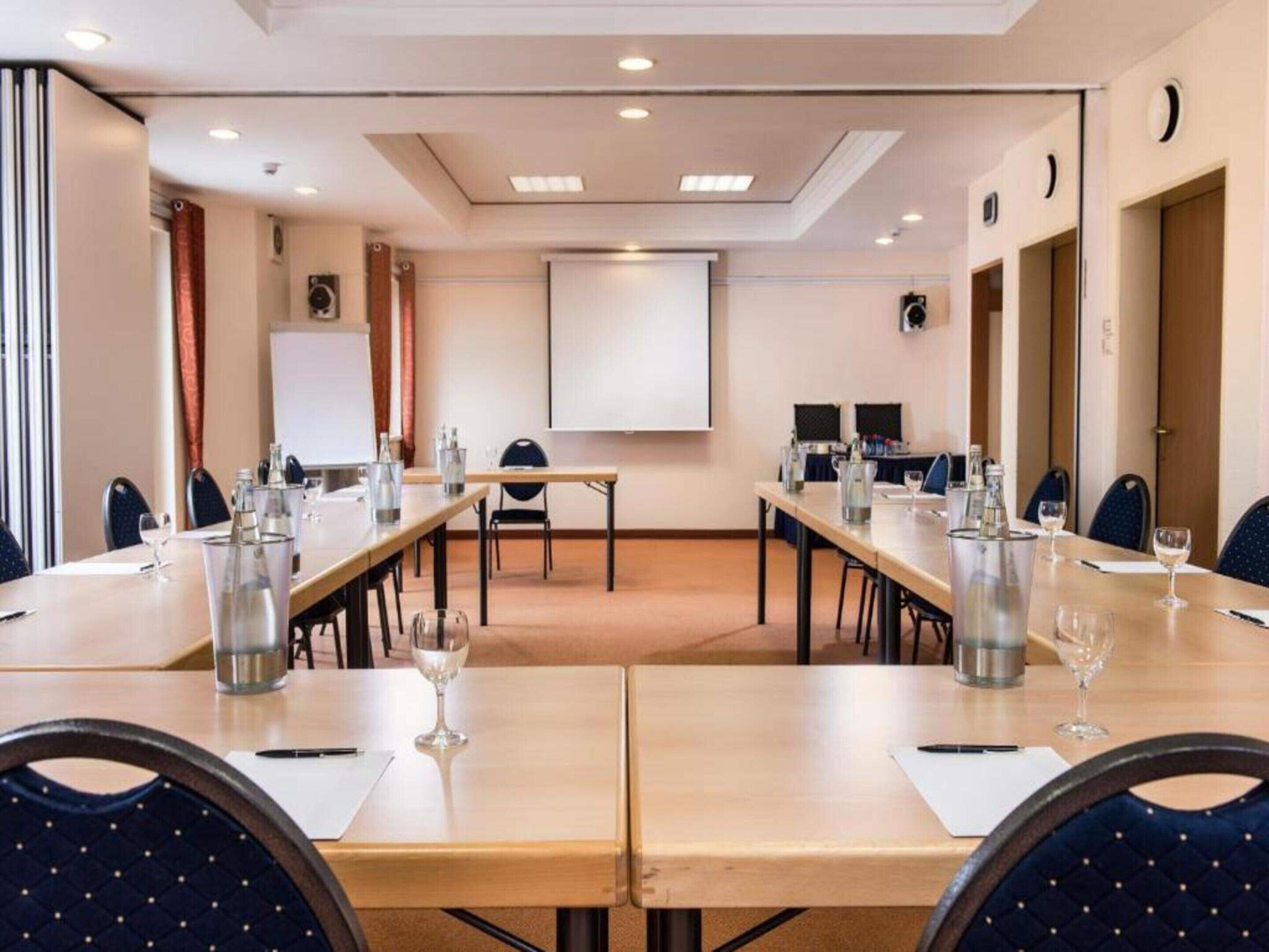 House | Meeting facility