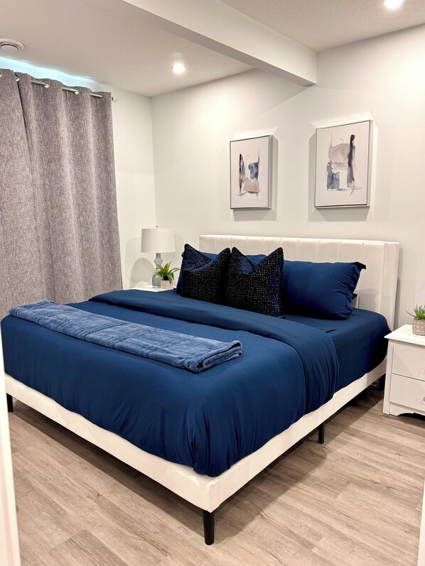 Room - King Bed Retreat • Pet Friendly • Fenced Yard (Edmonton)