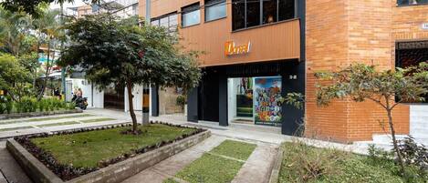 Family Apartment, 3 Bedrooms, Air conditioning | Exterior