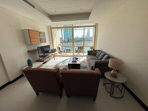 Living area - Extremely Luxurious 3-Bedroom Apartment with Panoramic Sea Views (Manama)