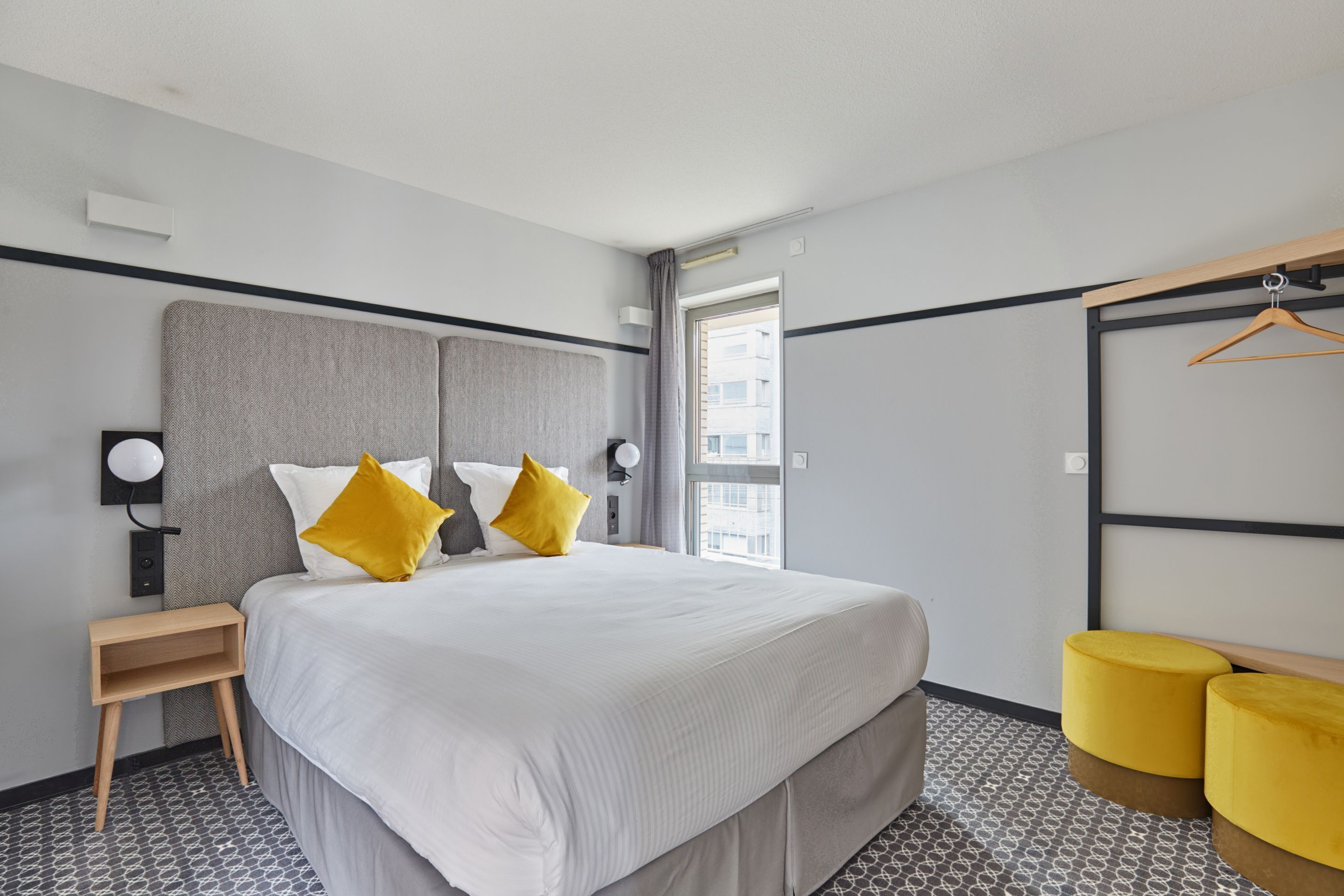 Travel cot, free WiFi, bed sheets