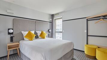 Travel cot, free WiFi, bed sheets