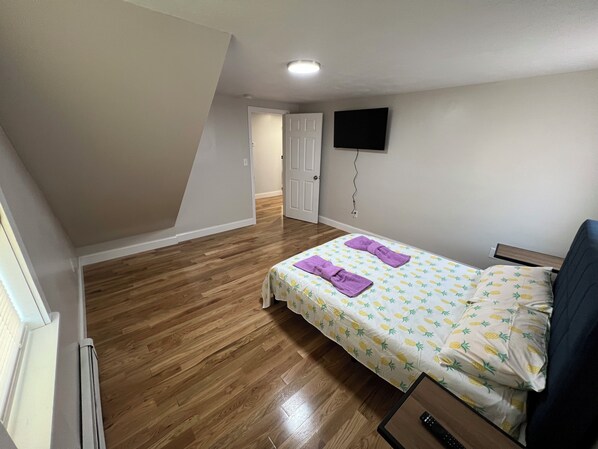 Room - 2-bedroom apartment in Plymouth near the beach (Plymouth)