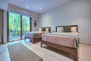 Apartament de luxe, 2 dormitoris, vistes al complex turístic | Cortines opaques, planxa i posts de planxar i wifi gratuïta 