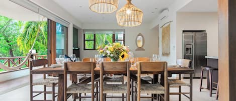 Luxury Apartment, 2 Bedrooms, Resort View | Dining