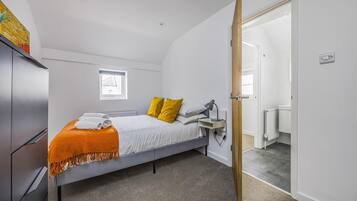 Iron/ironing board, free WiFi, bed sheets