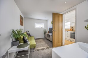 TV - Gorgeous, Coastal Cottage - Pass the Keys (Bognor Regis)