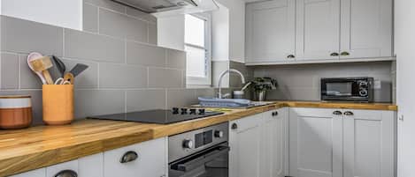 Kühlschrank, Mikrowelle, Ofen, Toaster