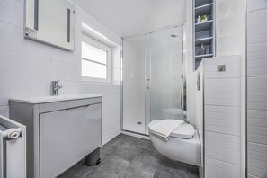 Hair dryer, towels - Gorgeous, Coastal Cottage - Pass the Keys (Bognor Regis)