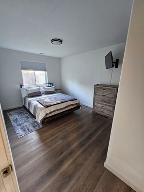 3 室のベッドルーム、アイロン / アイロン台、WiFi、ベッドシーツ