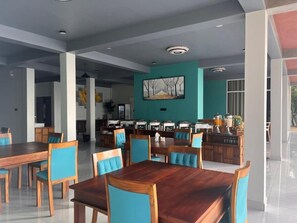 Quarto casal luxo, sacada, vista para o oceano | Opções para refeição
