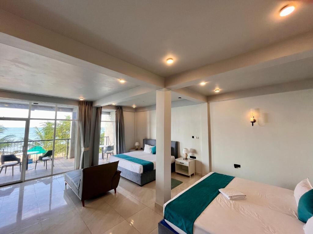 Quarto casal luxo, sacada, vista para o oceano | Cofres nos quartos, espa ço de trabalho para notebook, cortinas blackout