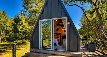Eagle’s Nest Couples Escape w/ Hot Tub & Firepit