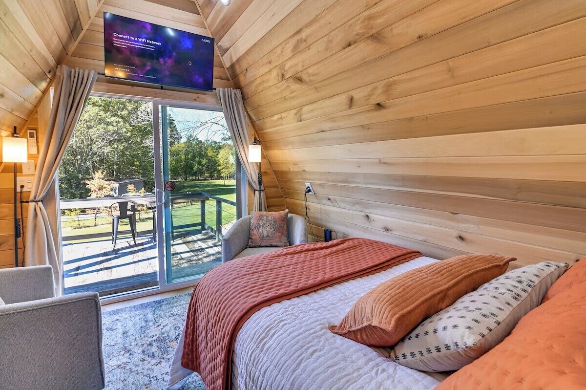 WiFi, bed sheets