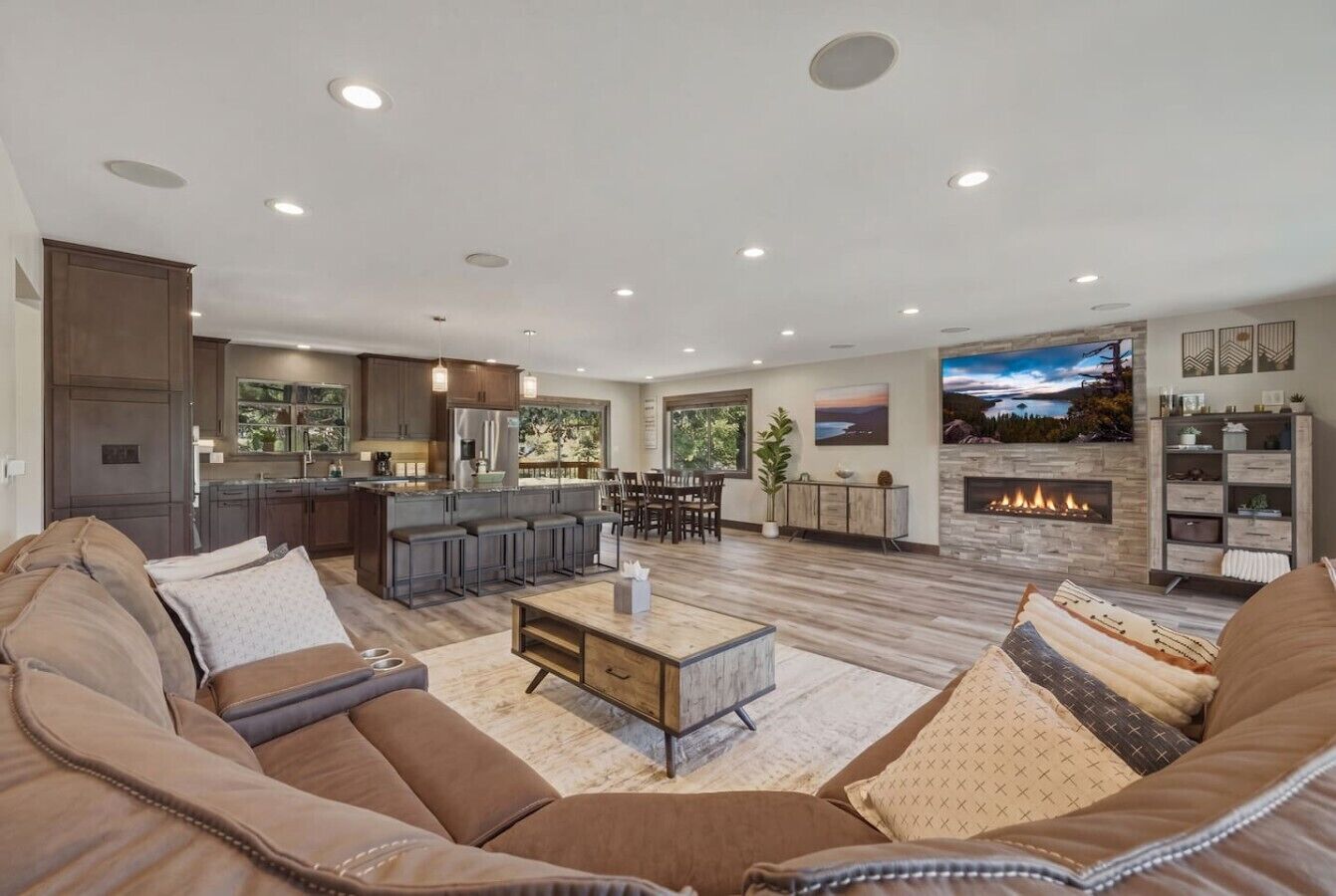 TV, fireplace