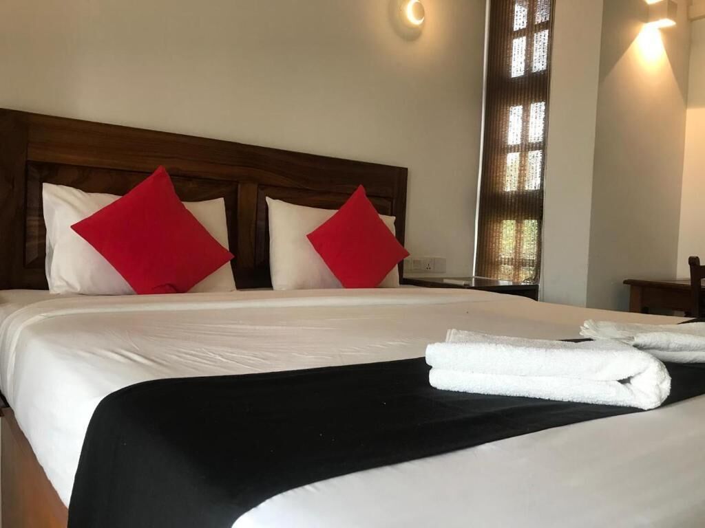In-room safe, laptop workspace, iron/ironing board, free WiFi