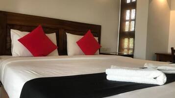 In-room safe, laptop workspace, iron/ironing board, free WiFi