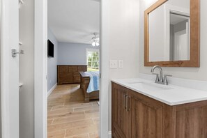 Room - Seal Point Haven-New! (Lamoine)