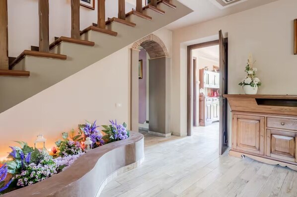 Interior - Elegant and cozy house with swimming pool and fenced garden for exclusive use (Capannori)