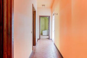 Interior - Elegant and cozy house with swimming pool and fenced garden for exclusive use (Capannori)