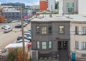 Exterior - Beautiful 2-bedroom townhome in the heart of San Francisco in sunny South Beach. (San Francisco)