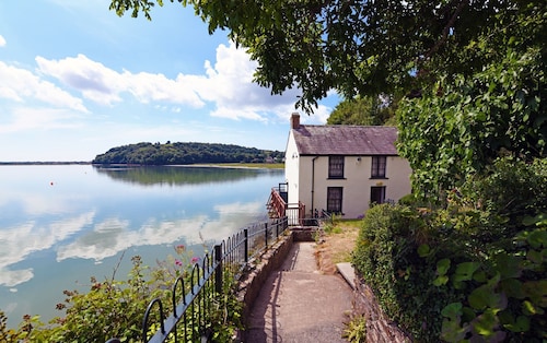 Luxury dog friendly holiday home that sleeps 10