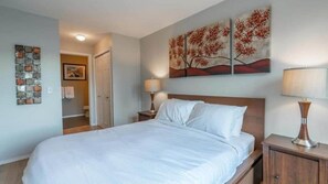 Room - Sunset Retreat - Pool, Hot Tub & Golf (2306) (Kelowna)