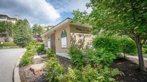 Exterior - Sunset Retreat - Pool, Hot Tub & Golf (2306) (Kelowna)