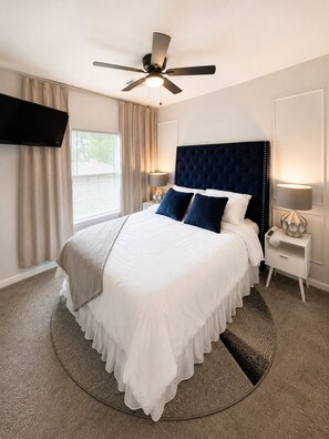 Room - Cozy 3BR Near Downtown Houston + Gated Parking (Houston)