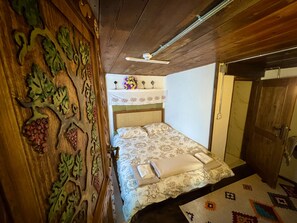 Habitación doble económica | Área de sala de estar