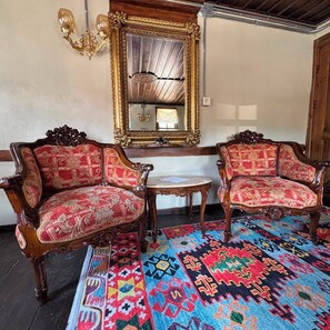 Superior-Doppel- oder -Zweibettzimmer, Stadtblick | Wohnbereich