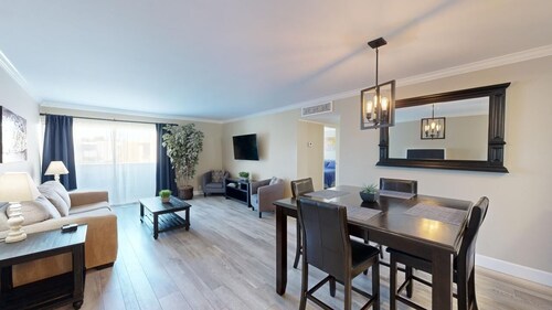 Tranquil 2-bedroom condo, lots of sunshine in Old Town Scottsdale