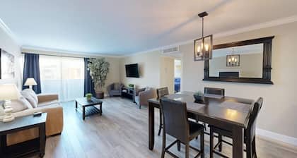 Tranquil 2-bedroom condo, lots of sunshine in Old Town Scottsdale