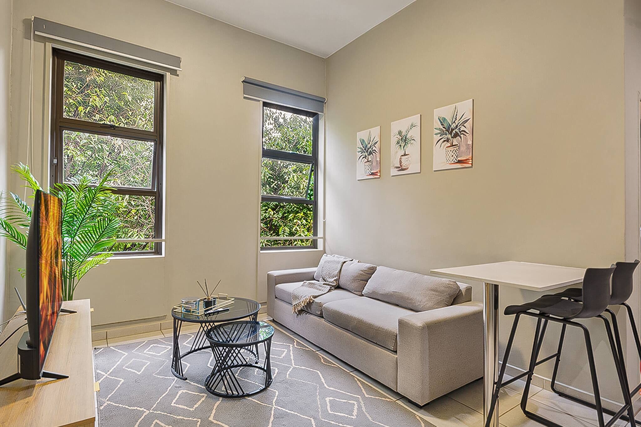 Apartment, 1 Bedroom, Accessible | Living room