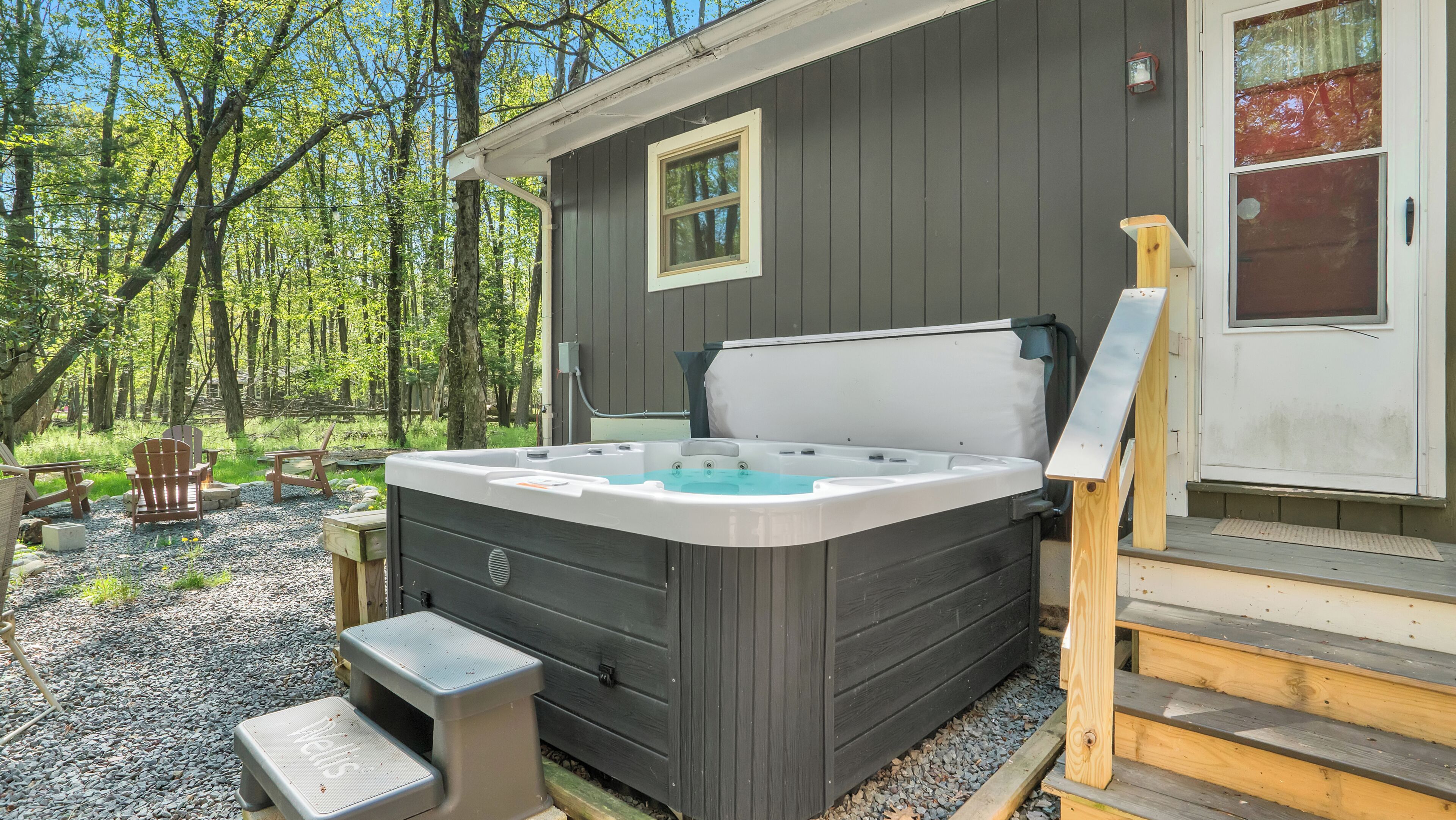 Outdoor spa tub