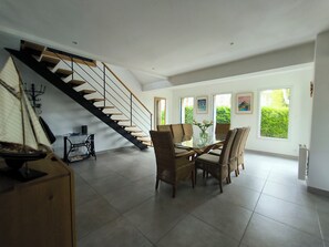 Dining - Vrbo Property (Saint-Malo)