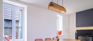 Dining - A bucolic charm, a garden, and a cozy mezzanine (Parigné-l'Évêque)