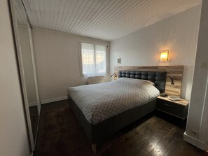 Iron/ironing board, travel cot, WiFi, bed sheets - The perfect getaway with a garden—5 minutes from the 24-hour race track (Le Mans)