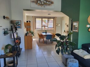 Interior - The perfect getaway with a garden—5 minutes from the 24-hour race track (Le Mans)