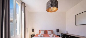 WiFi, bed sheets - Charm & Comfort - Private Terrace - Near the Race Track (Le Mans)
