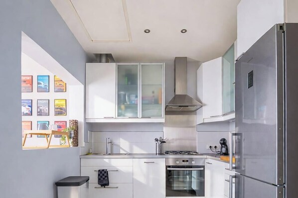 Coffee/tea maker, fridge, microwave, oven - Charm & Comfort - Private Terrace - Near the Race Track (Le Mans)