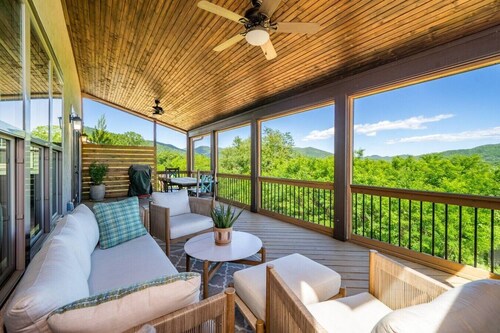 Three Sisters Summit: Mountain Views, Game Room