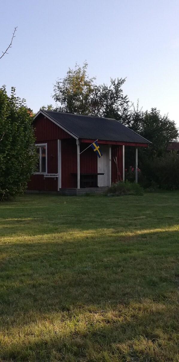 Exterior - Lyckans Hem - the home of happiness. Cozy vacation home in the realm of glass (Boda Glasbruk)