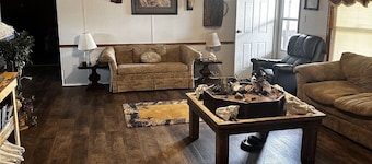 3 bedroom home on 400acres high fence ranch
